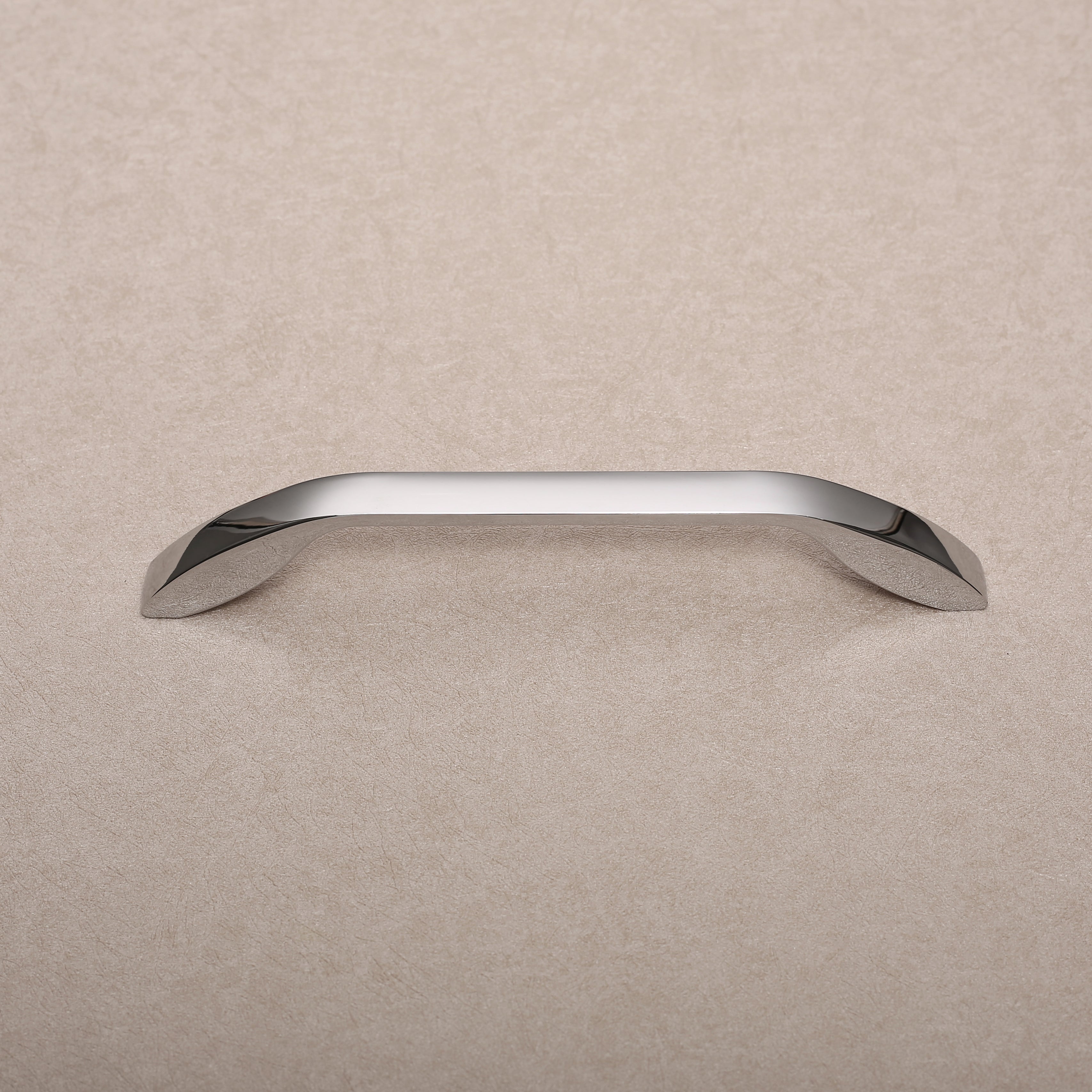 Gamma Radiance: 6.25 in. &amp; 7.5 in. Curved Elegance Cabinet Handle Suite (Set of 5) -  Pro-Edge HD